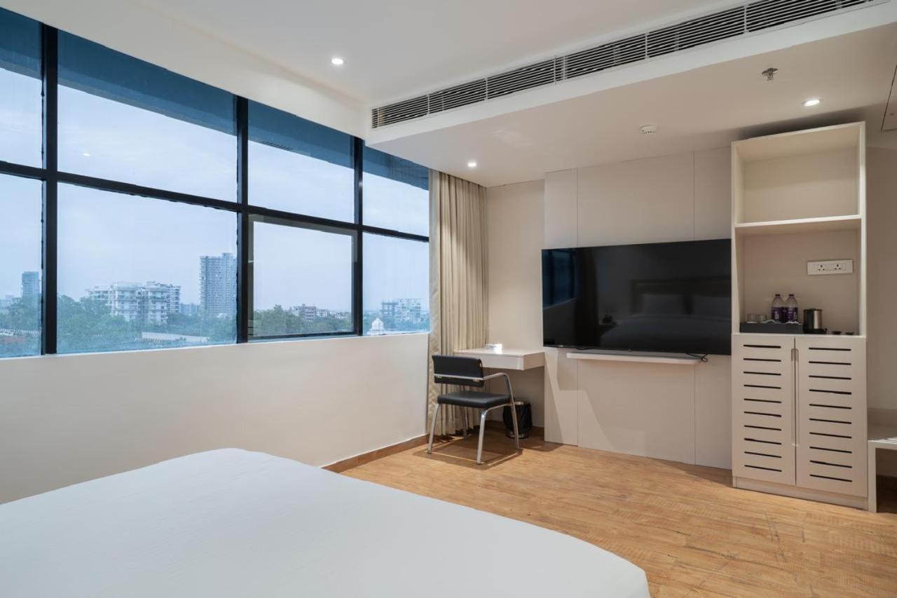 Uptown Hotel Nagpur Bagian luar foto